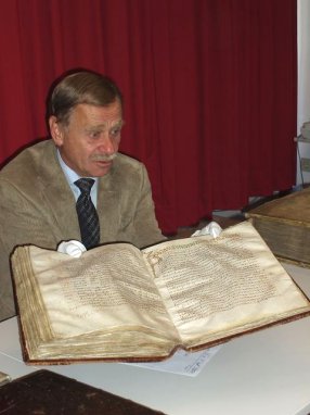 K�ln Di�zesanbibl. Prof.Finger�lt, Foto: Prof. Arlt